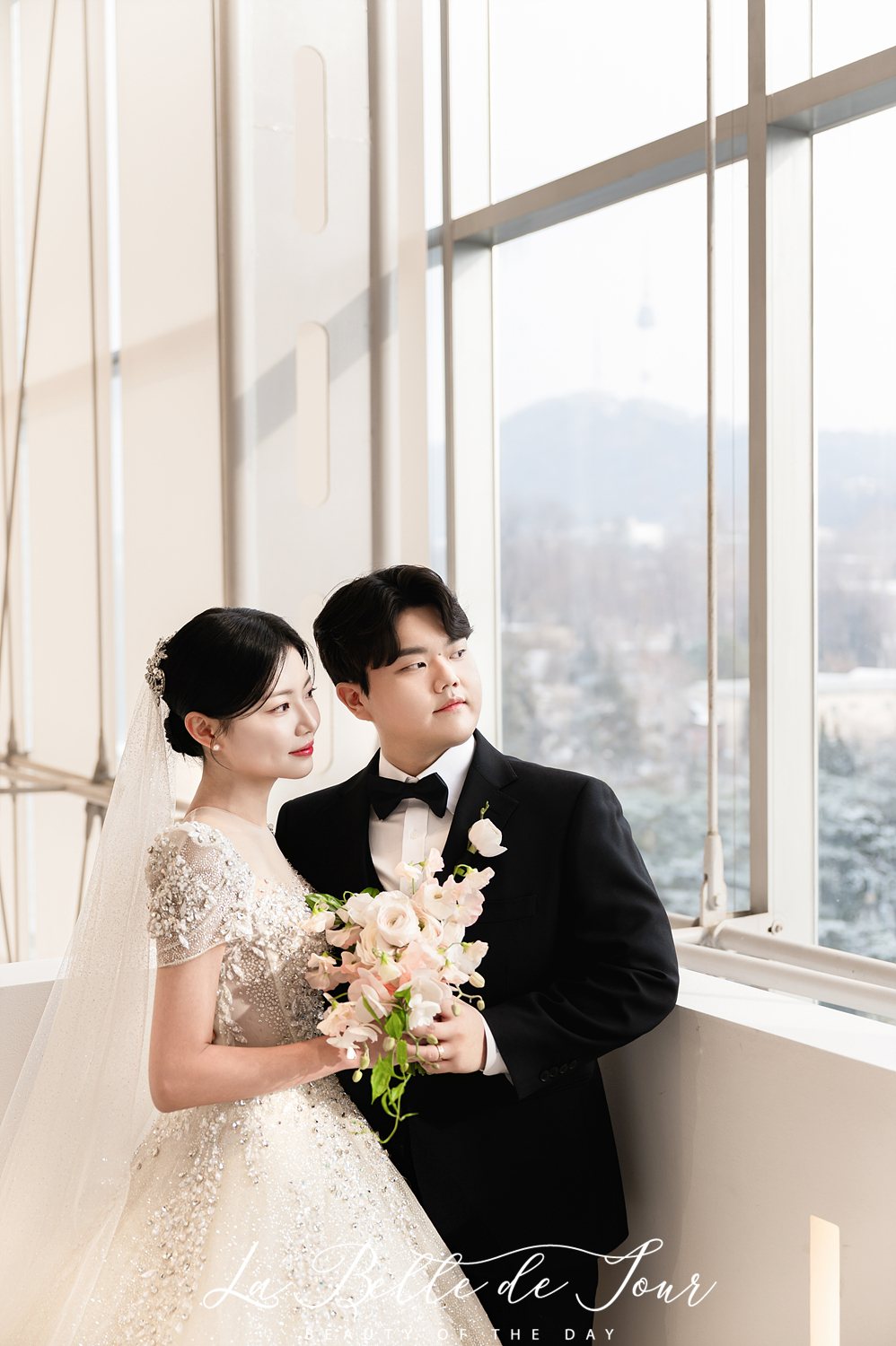 라벨드쥬 로얄파크컨벤션 로얄홀 본식스냅 — 커플 자연스러운 포트레이트