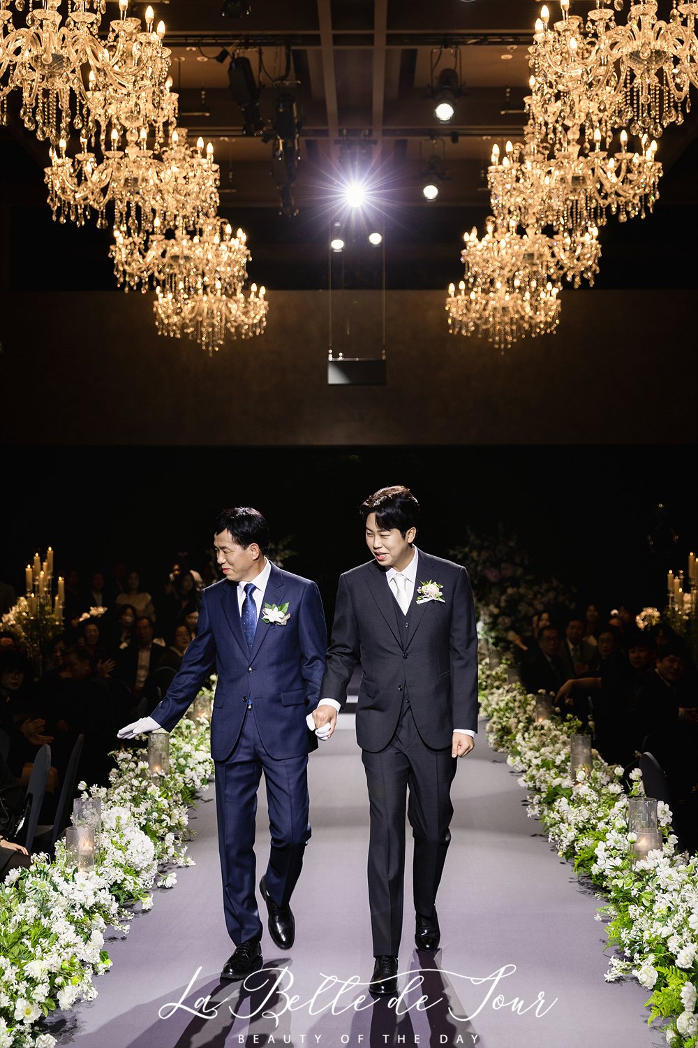 라벨드쥬 로얄파크컨벤션 로얄홀 본식스냅 — 어두운 홀 입장