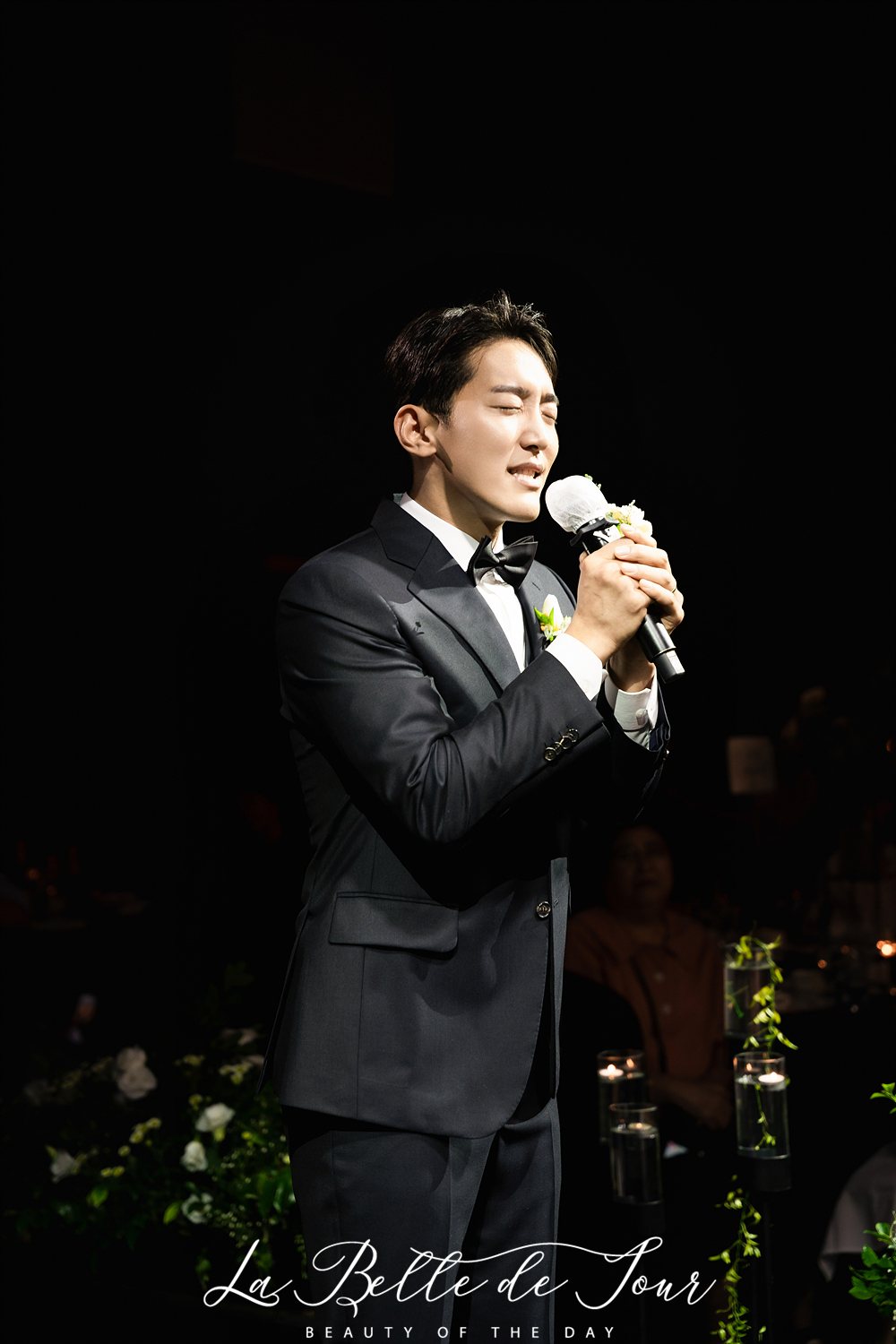 라벨드쥬 여의도 FKI플라자 본식스냅 — 어두운 홀 스포트라이트